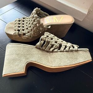 Zara Women's Olive Woven Platform Mules
